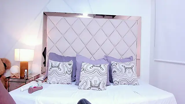 Snapshot of honeyy_cherry chatting on January 13, 12:10 pm honeyy cherry online show from January 13, 12:10 pm