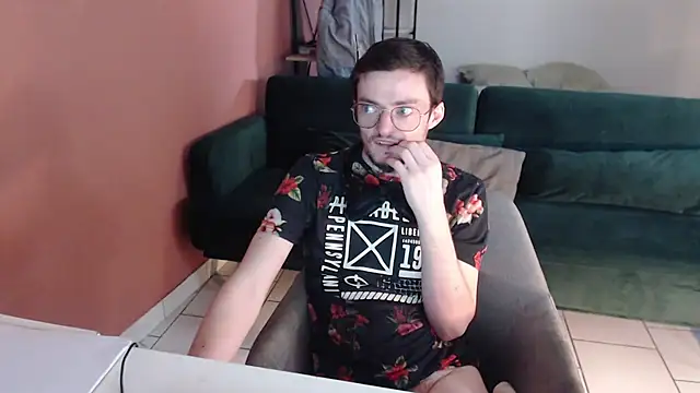 Snapshot of davidfrenchlove chatting on February 27, 3:56 pm davidfrenchlove online show from February 27, 3:56 pm