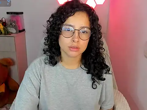 Snapshot of emillyaqua chatting on January 6, 12:14 am emillyaqua online show from January 6, 12:14 am