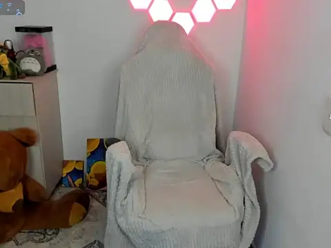 Snapshot of emillyaqua chatting on January 8, 9:06 pm emillyaqua online show from January 8, 9:06 pm