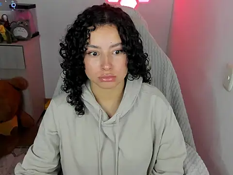 Snapshot of emillyaqua chatting on January 9, 9:38 pm emillyaqua online show from January 9, 9:38 pm