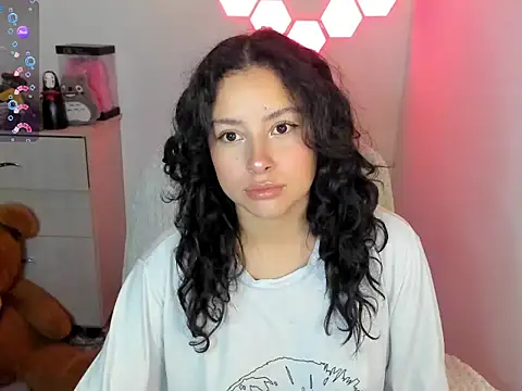 Snapshot of emillyaqua chatting on February 5, 10:58 pm emillyaqua online show from February 5, 10:58 pm