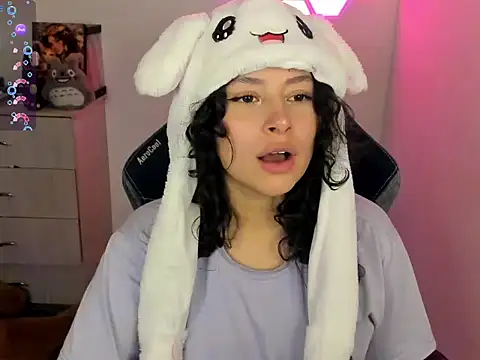 Snapshot of emillyaqua chatting on February 26, 9:58 pm emillyaqua online show from February 26, 9:58 pm