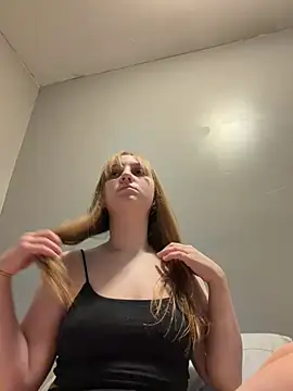 tinyblondebarbie online show from June 3, 2:36 am