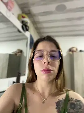 NatalyPinky online show from May 15, 11:23 pm