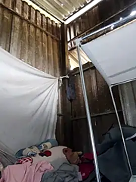 Snapshot of -Nicole-e chatting on January 11, 12:48 am -Nicole-e online show from January 11, 12:48 am