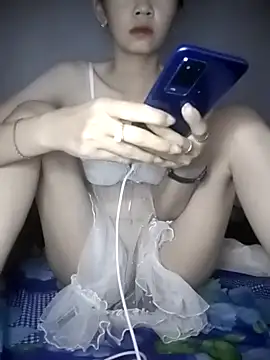 Snapshot of -Nicole-e chatting on January 13, 12:49 am -Nicole-e online show from January 13, 12:49 am