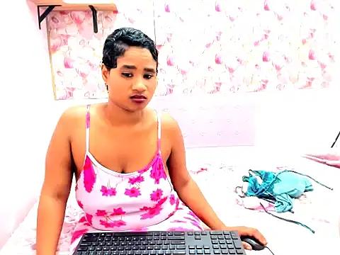 ebonyskylar694u online show from January 13, 8:08 am