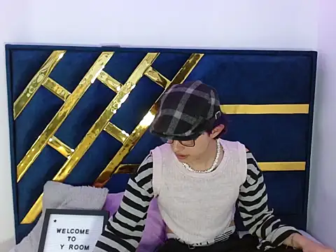 Snapshot of Angel_adrien chatting on January 7, 1:46 pm Angel adrien online show from January 7, 1:46 pm