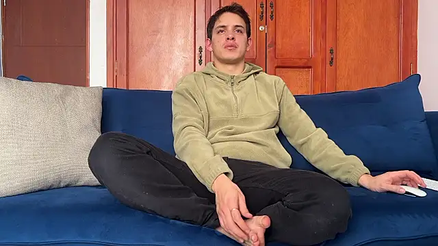 Snapshot of Enzho_liam chatting on February 16, 3:41 pm Enzho liam online show from February 16, 3:41 pm