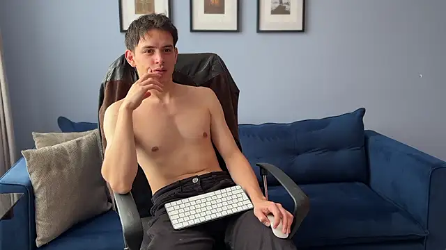 Snapshot of Enzho_liam chatting on March 26, 6:35 pm Enzho liam online show from March 26, 6:35 pm