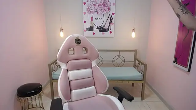 Snapshot of Adri_gomez_x chatting on February 20, 12:27 pm Adri gomez x online show from February 20, 12:27 pm