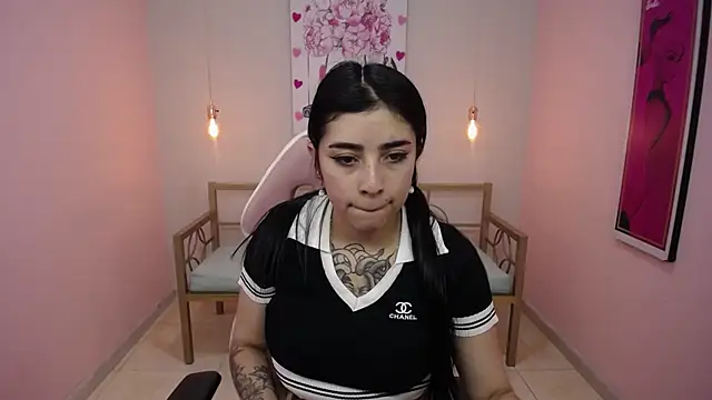 Snapshot of Adri_gomez_x chatting on February 27, 1:22 pm Adri gomez x online show from February 27, 1:22 pm