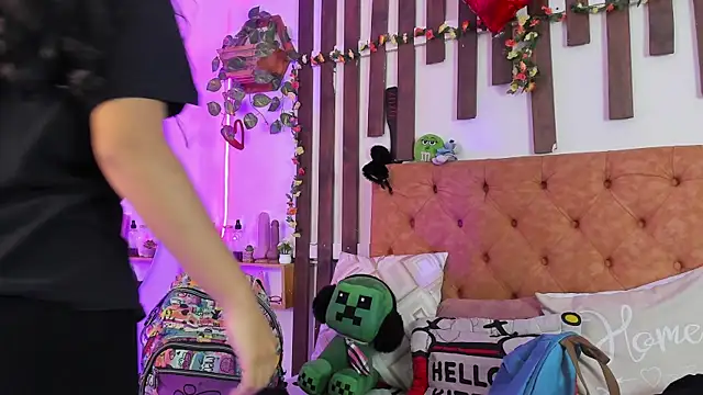 MeowMota  online show from April 14, 6:25 pm