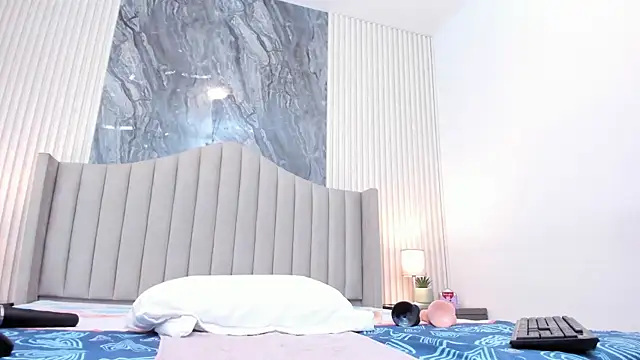 Elaine Stark online show from January 11, 3:44 am