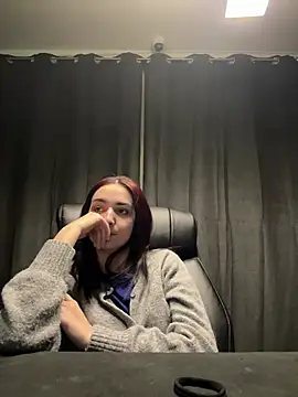 Snapshot of AmayaDominique chatting on February 20, 12:18 am AmayaDominique online show from February 20, 12:18 am