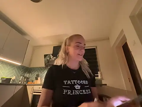 missconly online show from March 4, 12:38 am