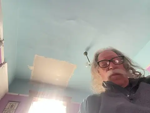 Snapshot of LickYourYoni chatting on February 19, 8:38 pm LickYourYoni online show from February 19, 8:38 pm