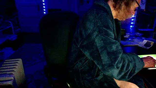 LickYourYoni online show from April 7, 1:22 pm