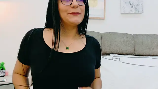 Snapshot of AlmaRose_ chatting on May 1, 12:54 pm AlmaRose online show from May 1, 12:54 pm
