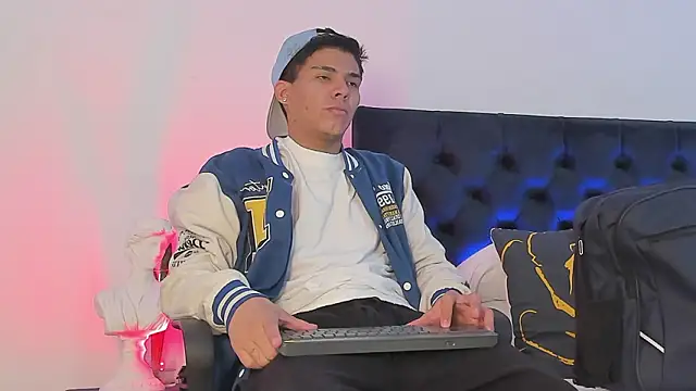 Marcus Moreno online show from February 24, 11:58 pm