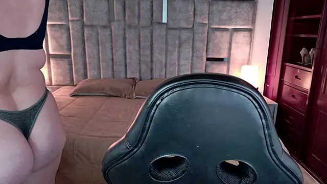 azul veraa online show from April 8, 12:27 pm