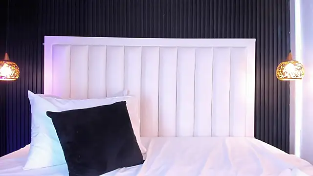 PandoraMiller online show from April 10, 4:33 pm