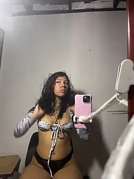 Snapshot of Kitty20205 chatting on February 15, 7:32 pm Kitty20205 online show from February 15, 7:32 pm