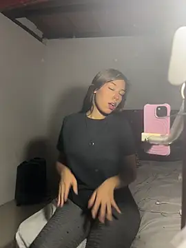 Snapshot of Kitty20205 chatting on February 17, 2:52 am Kitty20205 online show from February 17, 2:52 am