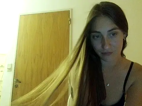 Snapshot of Noracherry chatting on February 13, 1:34 am Noracherry online show from February 13, 1:34 am