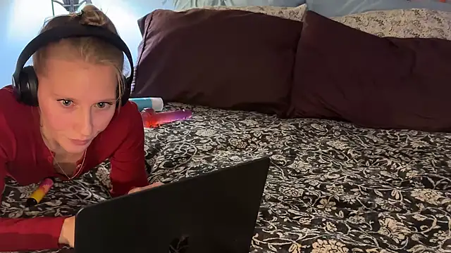 Snapshot of mysunidreamss chatting on January 17, 2:05 am mysunidreamss online show from January 17, 2:05 am