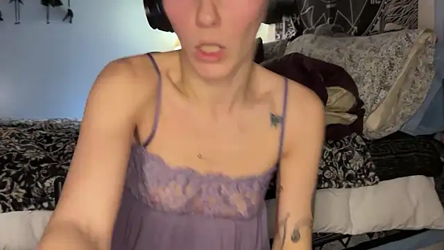 Snapshot of mysunidreamss chatting on February 4, 2:06 am mysunidreamss online show from February 4, 2:06 am