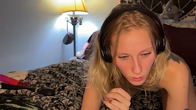 Snapshot of mysunidreamss chatting on February 7, 2:37 am mysunidreamss online show from February 7, 2:37 am