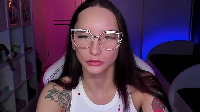 Snapshot of SibylVex chatting on January 12, 5:01 am SibylVex online show from January 12, 5:01 am