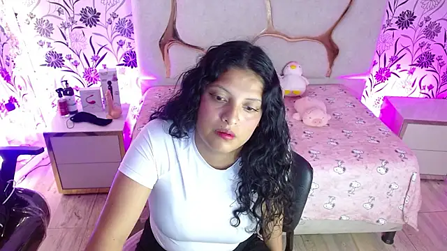 Snapshot of TATTI_TAY chatting on February 18, 7:32 pm TATTI TAY online show from February 18, 7:32 pm