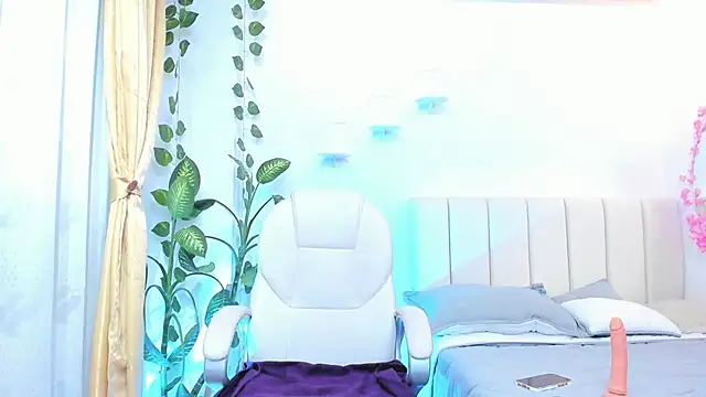 emily7  online show from February 2, 8:40 pm