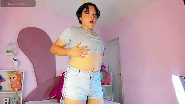 Snapshot of Nicki_Ripperton chatting on February 24, 12:03 pm Nicki Ripperton online show from February 24, 12:03 pm