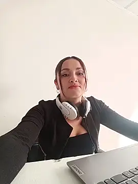 Alejandra N online show from June 10, 1:21 pm