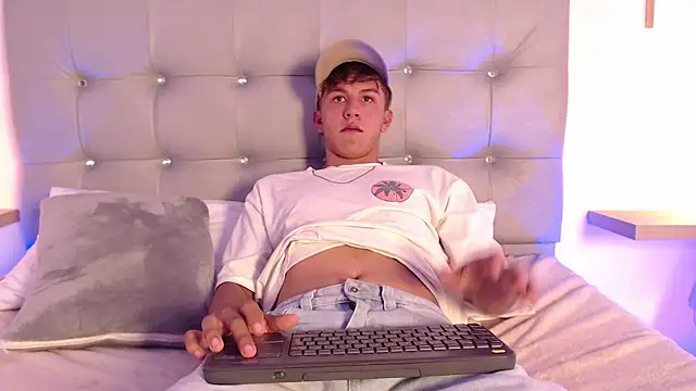 Snapshot of johnny_blake_ chatting on January 7, 7:16 pm johnny blake online show from January 7, 7:16 pm