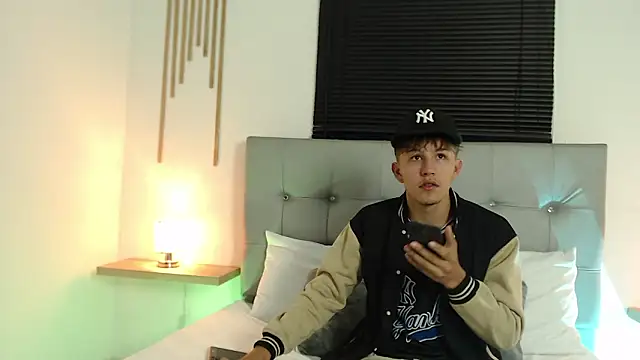 Snapshot of johnny_blake_ chatting on February 3, 2:53 am johnny blake online show from February 3, 2:53 am