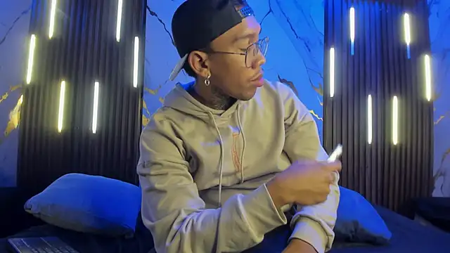 Snapshot of ThiagoBerry chatting on February 16, 12:45 pm ThiagoBerry online show from February 16, 12:45 pm