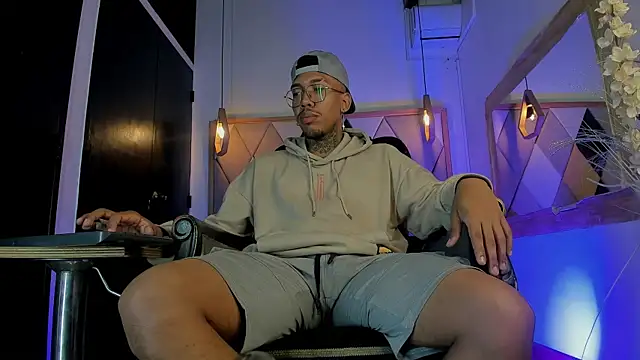 Snapshot of ThiagoBerry chatting on February 28, 12:17 pm ThiagoBerry online show from February 28, 12:17 pm