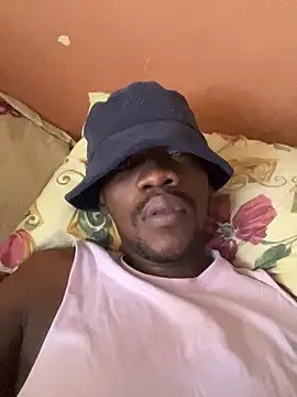 Snapshot of BigAndBeaut chatting on February 4, 8:53 am BigAndBeaut online show from February 4, 8:53 am