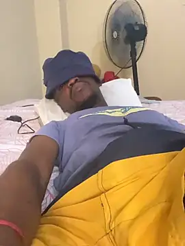 Snapshot of BigAndBeaut chatting on February 19, 8:32 am BigAndBeaut online show from February 19, 8:32 am