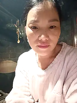 Snapshot of yu--yo chatting on February 4, 12:05 am yu--yo online show from February 4, 12:05 am