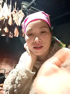 Snapshot of yu--yo chatting on February 18, 11:28 am yu--yo online show from February 18, 11:28 am