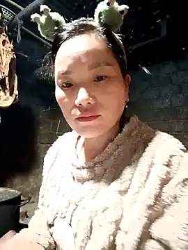 Snapshot of yu--yo chatting on February 20, 11:38 pm yu--yo online show from February 20, 11:38 pm