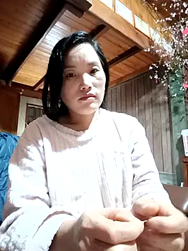 Snapshot of yu--yo chatting on February 24, 11:47 pm yu--yo online show from February 24, 11:47 pm