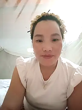 Snapshot of yu--yo chatting on March 23, 12:36 am yu--yo online show from March 23, 12:36 am