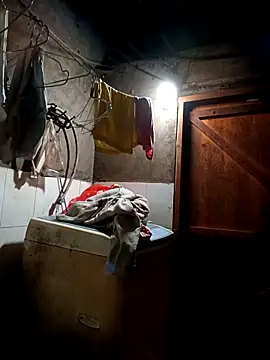 Snapshot of yu--yo chatting on March 28, 1:00 pm yu--yo online show from March 28, 1:00 pm